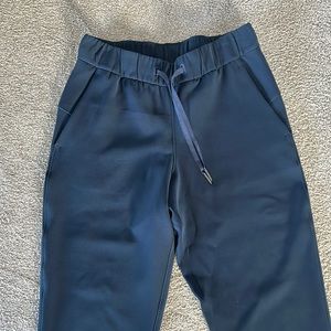 LuLuLemon size 4 cropped pants- EUC